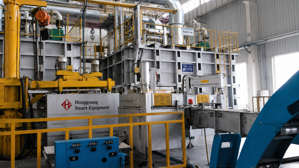Aluminum ingot melting furnace